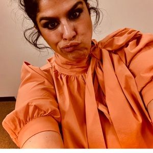 NEW YORK & CO high-low salmon top with beautiful bow and puff sleeve Size Large